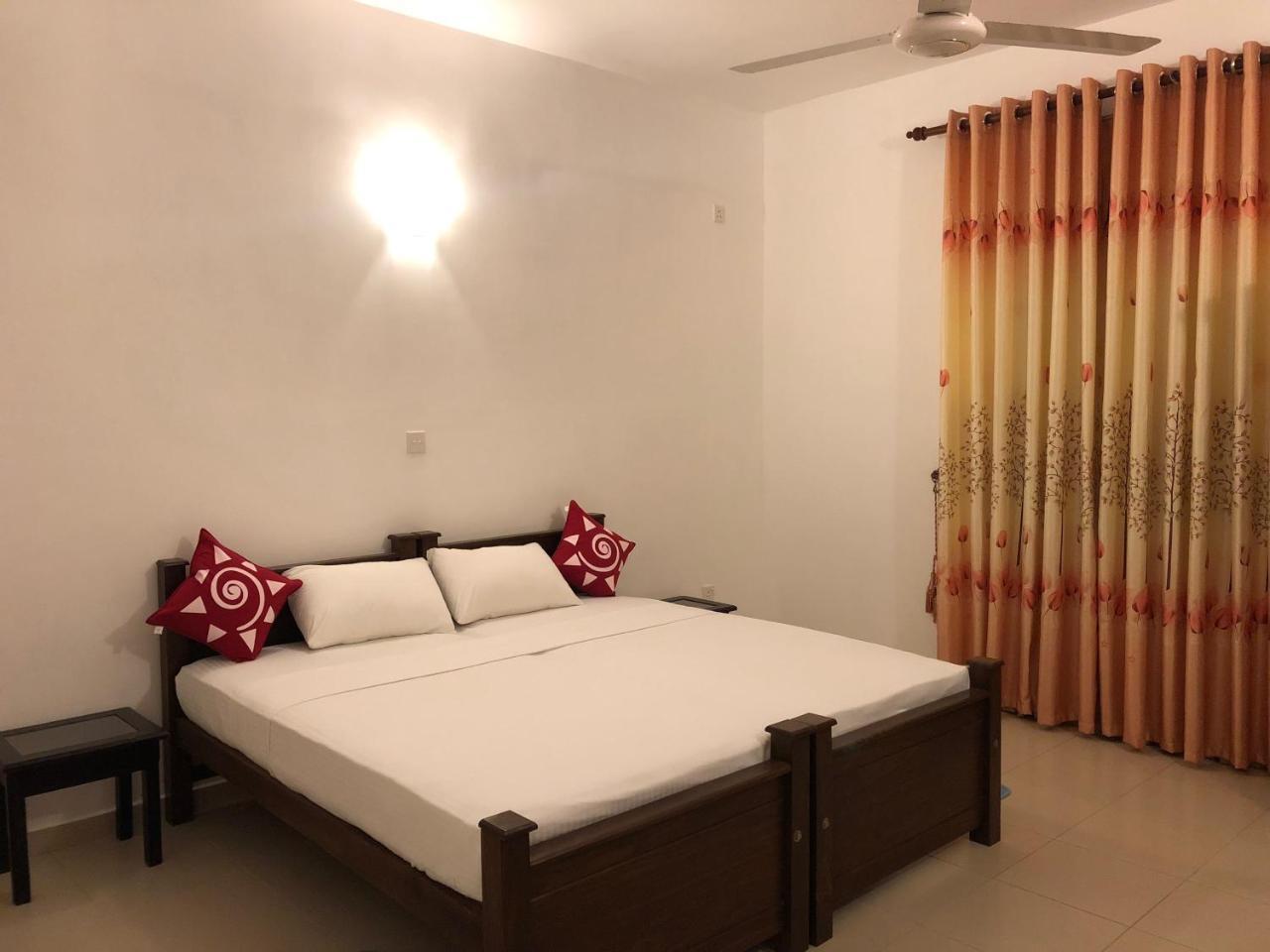 Helianto Social Villa Bentota Bagian luar foto