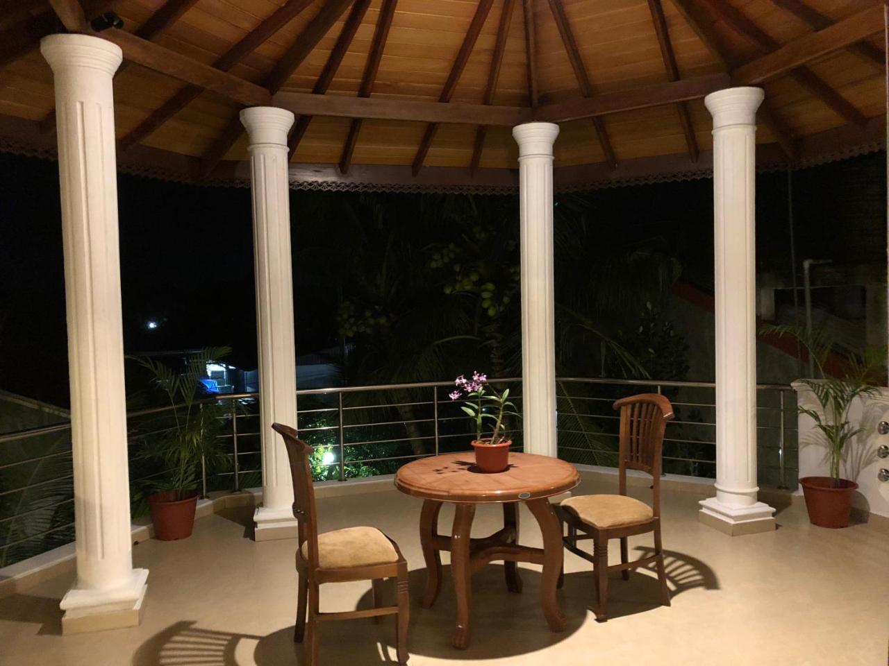 Helianto Social Villa Bentota Bagian luar foto