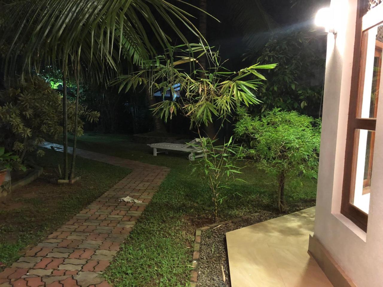 Helianto Social Villa Bentota Bagian luar foto